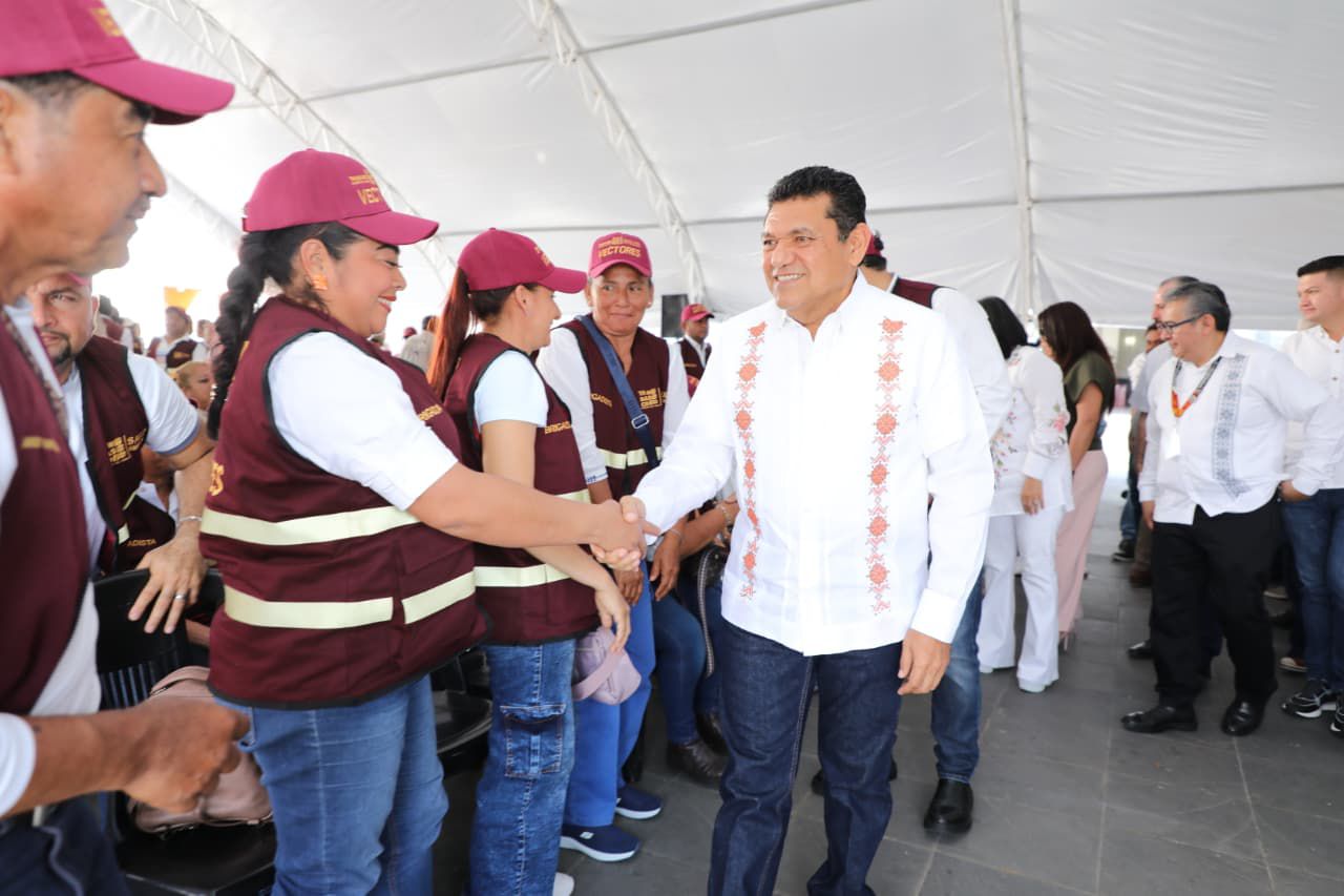 Entregan equipo para fortalecer acciones preventivas