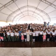 Entregan tabletas a estudiantes de secundaria de Centro y Nacajuca