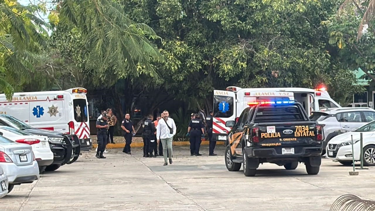 Estudiante de Conalep sufre fuerte caída desde segundo piso