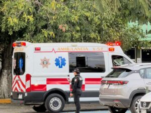 De acuerdo con lo que se ha averiguado hasta ahora, una estudiante sufrió una aparatosa caída, al parecer desde un segundo piso 