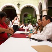 Gobernador escucha ciudadanía directamente en audiencias públicas cercanas