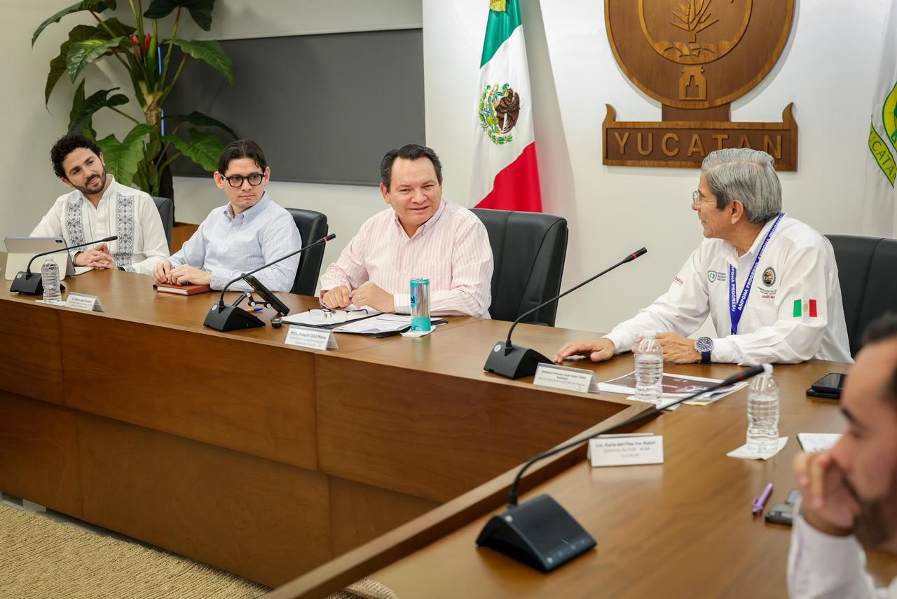 Gobierno y Asipona evalúan avances del Puerto de Progreso