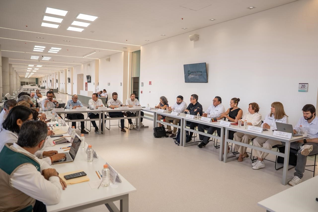  Gobiernos refuerzan coordinación para ampliar acceso a salud en Yucatán