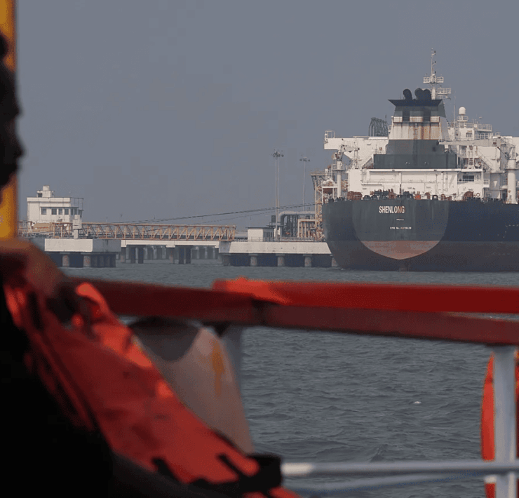 Irán condiciona el paso por el estrecho de Ormuz