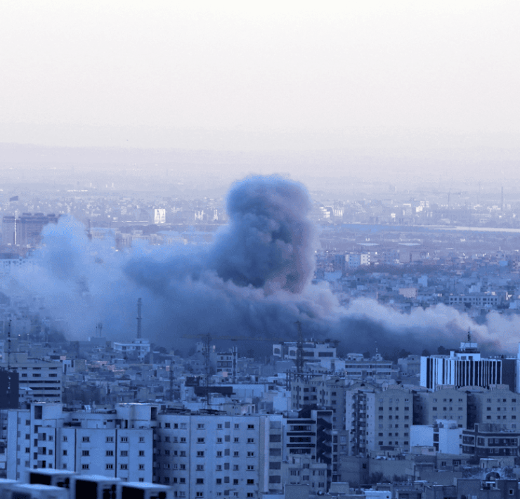 Israel y EEUU bombardean sede de la Asamblea de Expertos