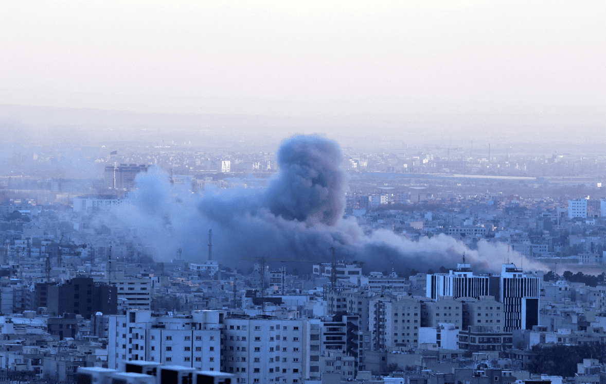 Israel y EEUU bombardean sede de la Asamblea de Expertos