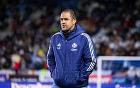 André Jardine observa preocupado desde el banquillo tras la Segunda derrota consecutiva del América en el Clausura 2026.