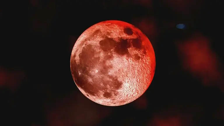 La Luna se tiñe de rojo
