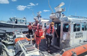 Marina evacúa a tripulante enfermo de buque pesquero frente a Yucalpetén