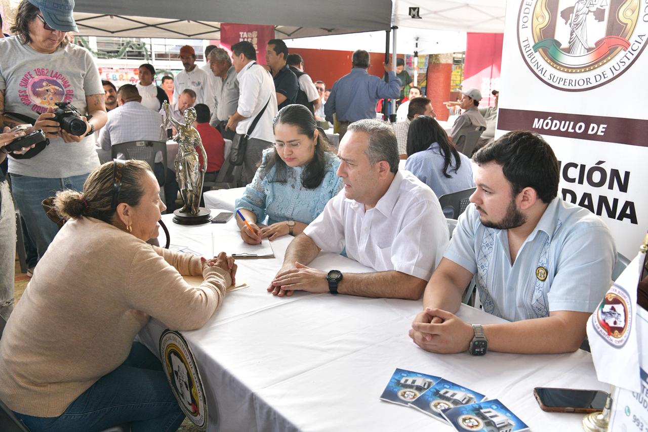 May Rodríguez atendía a la gente de su pueblo