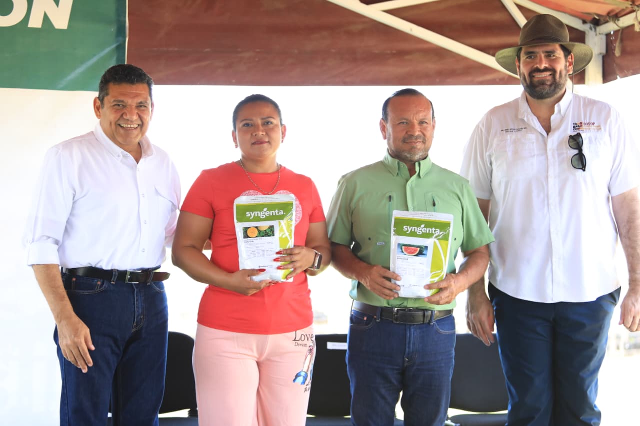 Mejoran red eléctrica y apoyan al campo