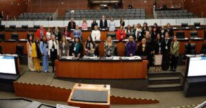 Durante la reunión de la Red de Género de ParlAmericas en el Senado de la República de México, legisladoras analizaron cómo La Paridad en el Senado ha impulsado avances en la agenda de igualdad y protección de las mujeres.