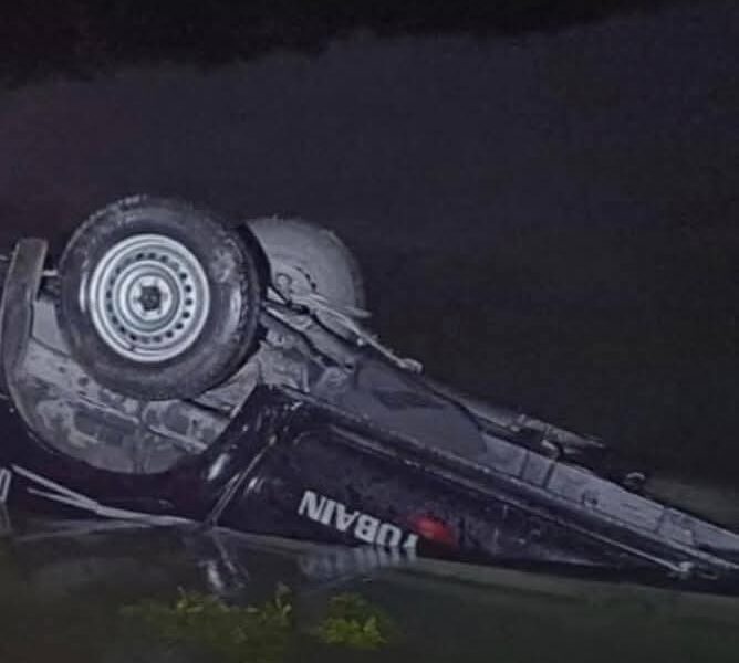 ¡Impactante Volcadura! Patrulla en la Ciénaga por esquivar Lagarto