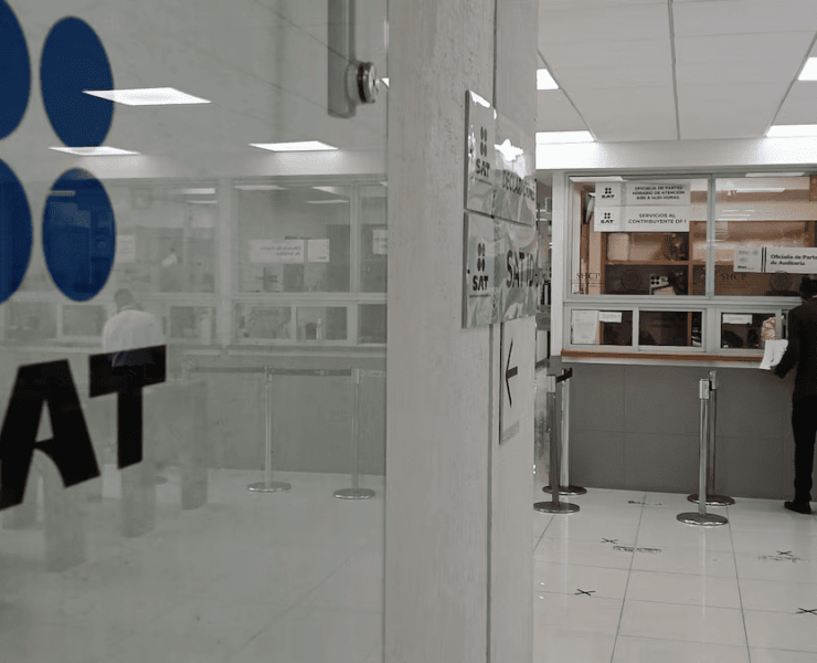 SAT retira permisos a 336 organizaciones