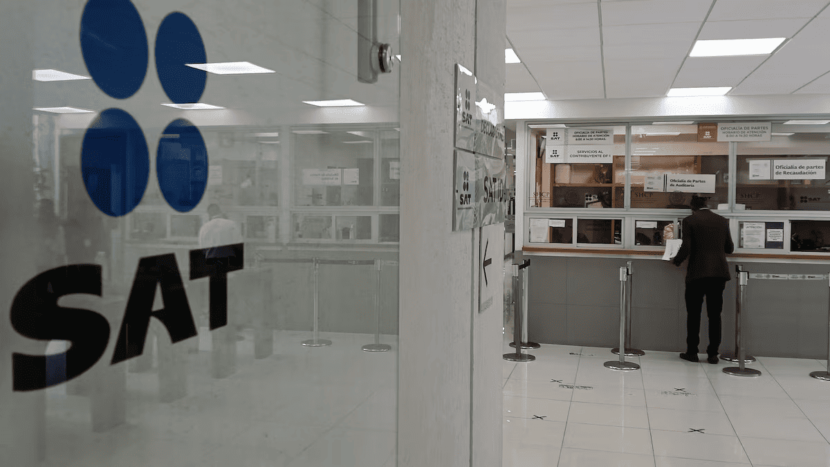 SAT retira permisos a 336 organizaciones