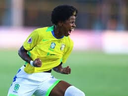 Tainá fue una de las jugadoras más peligrosas de Brasil, generando constantes llegadas al ataque durante el partido.