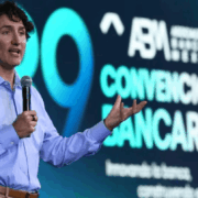 Trudeau llama a México a mantener firmeza