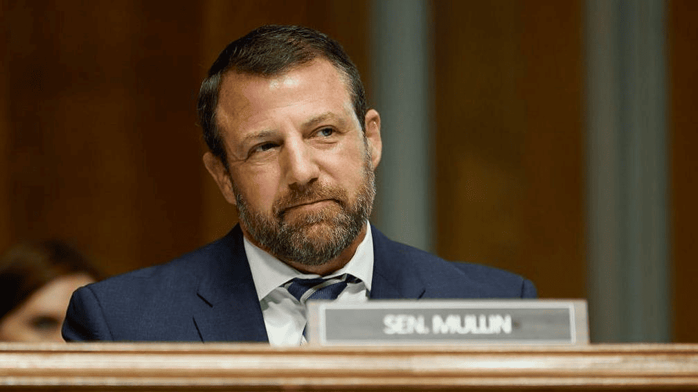 Trump anuncia a Mullin como nuevo secretario