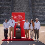 Yucatán brilla en el escenario global al recibir el Trofeo de la Copa Mundial de Fútbol FIFA 2026