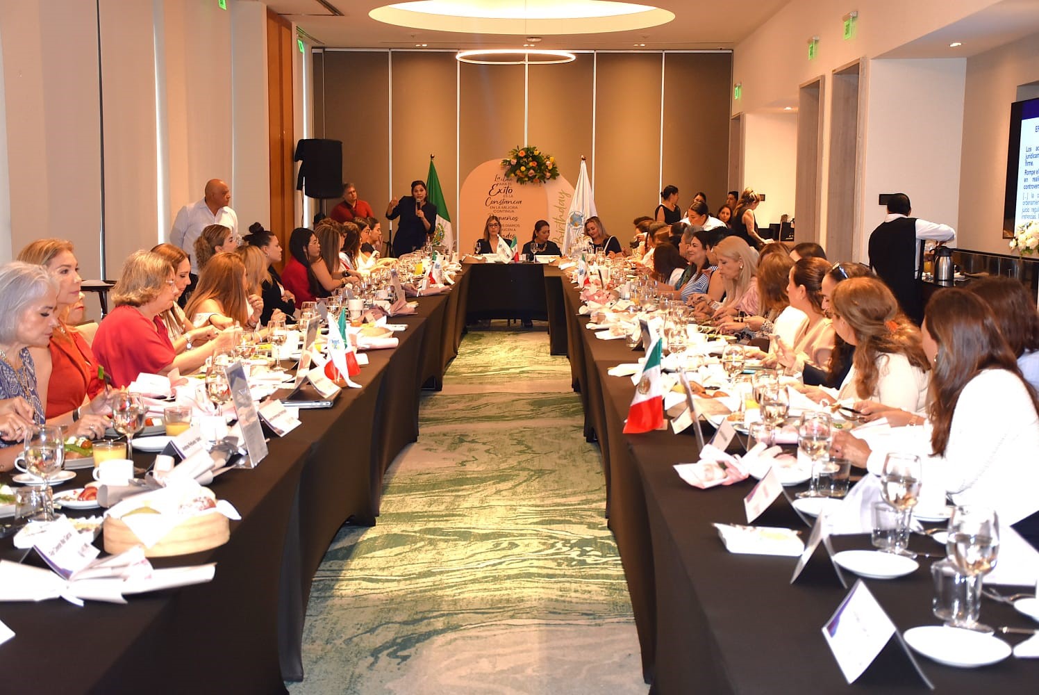 AMEXME Cancún impulsa unión empresarial con reunión mensual destacada