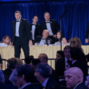 Ataque armado en cena de corresponsales en EEUU