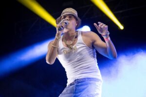 El Bogueto conecta con sus éxitos y ahora será reconocido por su labor social en favor de la juventud.