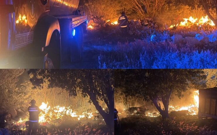 Bomberos sofocan incendio en encierro de tractocamiones en Periférico