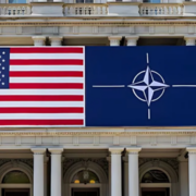 EEUU quiere reexaminar relación con la OTAN