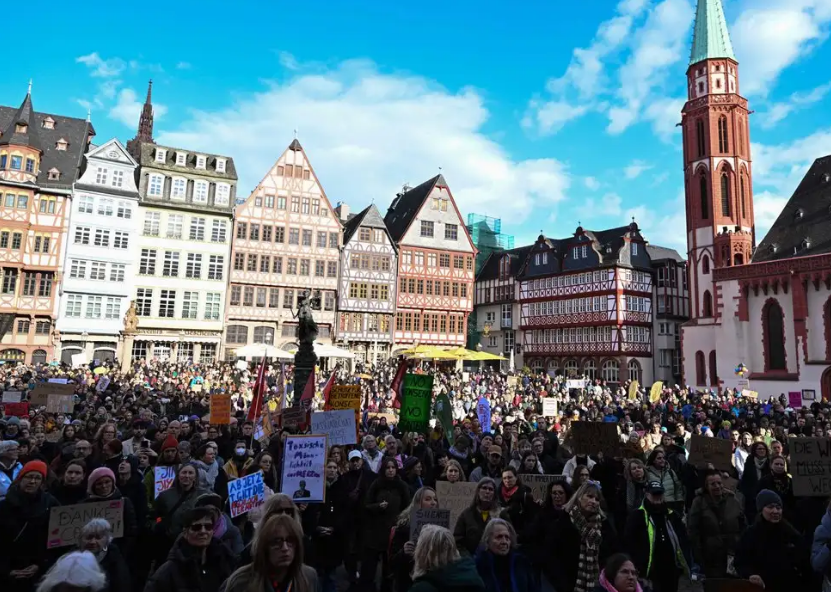 Caso de contenido para adultos hecho con IA enciende protestas en Alemania