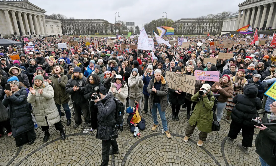Manifestaciones y reacciones políticas