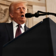 Precios del petróleo suben 4% después de discurso de Trump