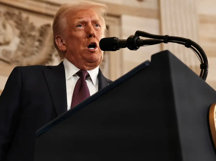 Precios del petróleo suben 4% después de discurso de Trump