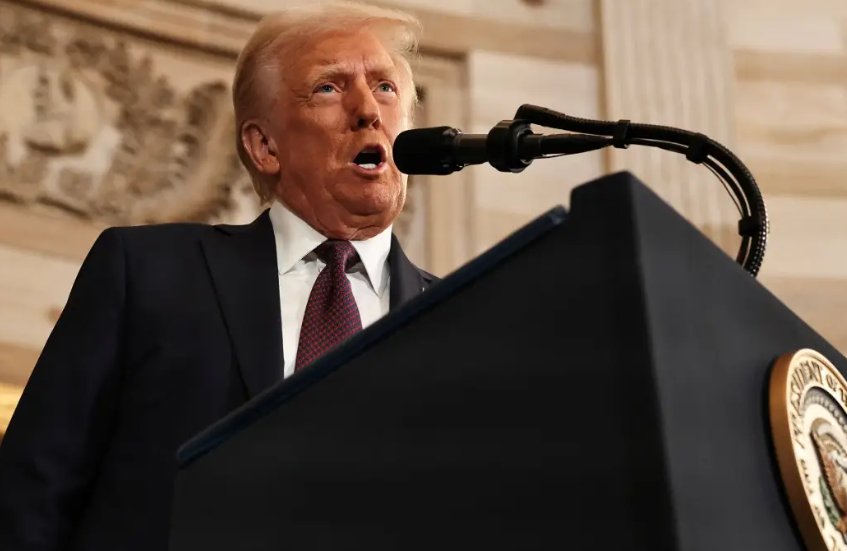 Precios del petróleo suben 4% después de discurso de Trump