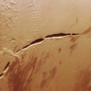 Descubren una enorme "cicatriz" en Marte la cual mide lo mismo que el Gran Cañón