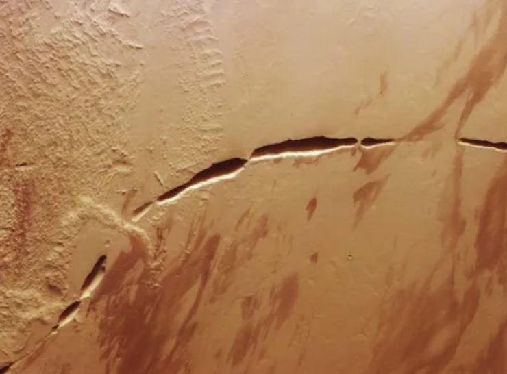 Descubren una enorme "cicatriz" en Marte la cual mide lo mismo que el Gran Cañón