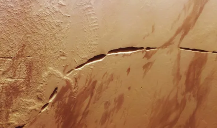 Descubren una enorme "cicatriz" en Marte la cual mide lo mismo que el Gran Cañón