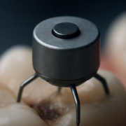 Crean una nanobot que repara dientes sin intervención humana