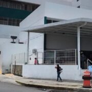 Hombre es trasladado de urgencia tras balacera impactante