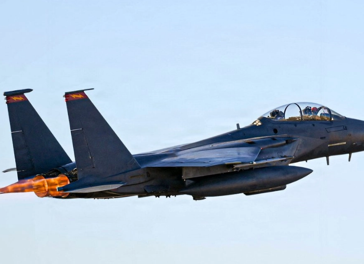 Irán derriba dos cazas de combate cambiando la historia de combate aéreo