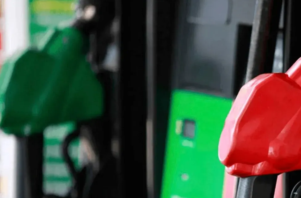 Gasolina premium casi en : golpe brutal a Campeche