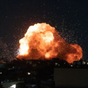 Irán lanza ola de ataques contra infraestructura energética