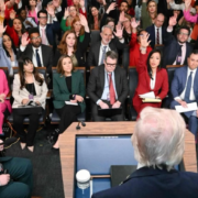 Trump niega que sus declaraciones sean crímenes de guerra