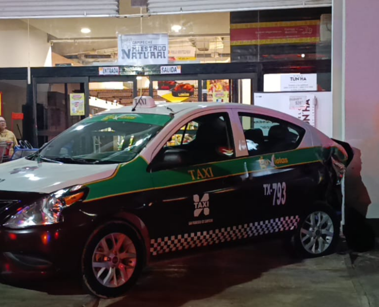 Pleito termina en choque impactante en Campeche