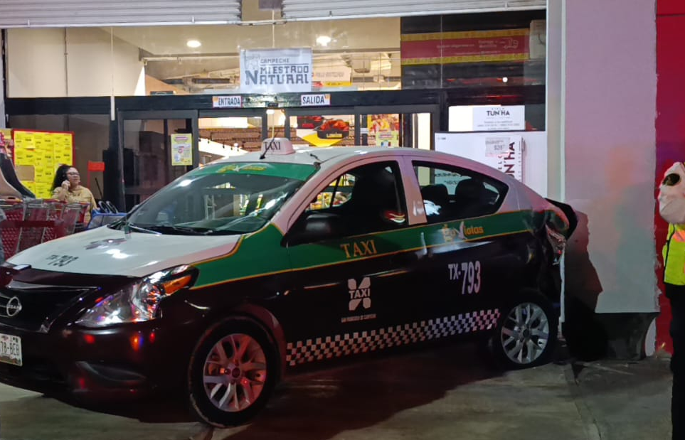 Pleito termina en choque impactante en Campeche