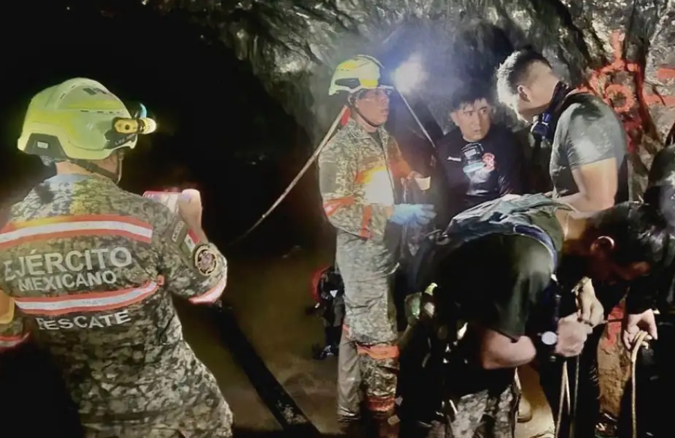 Rescatan con vida a segundo minero atrapado