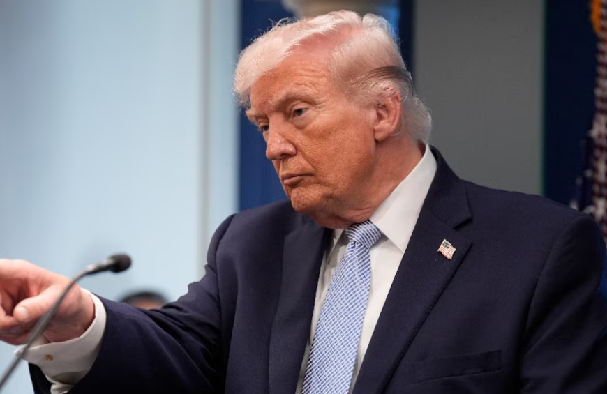 Trump ‘debilita’ a Irán y amenaza con super aranceles a quien lo apoye