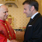 Primer encuentro oficial entre el Papa León XIV y Macron