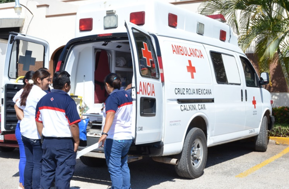 Adulto mayor sufre aparatoso accidente cerca de glorieta