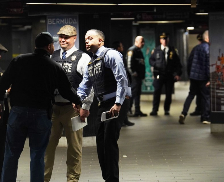 Hombre con arma blanca es abatido en estación Grand Central en Nueva York