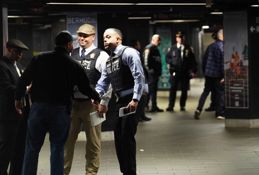 Hombre con arma blanca es abatido en estación Grand Central en Nueva York